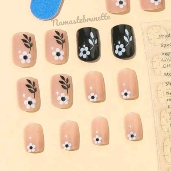 2/$16 Floral Short Press On Nails - Picture 14 of 17